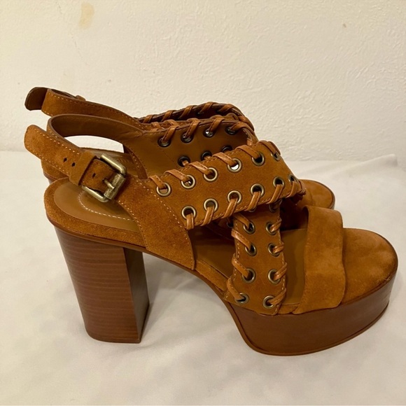 Chloe Tan Platform Heels - Picture 4 of 5